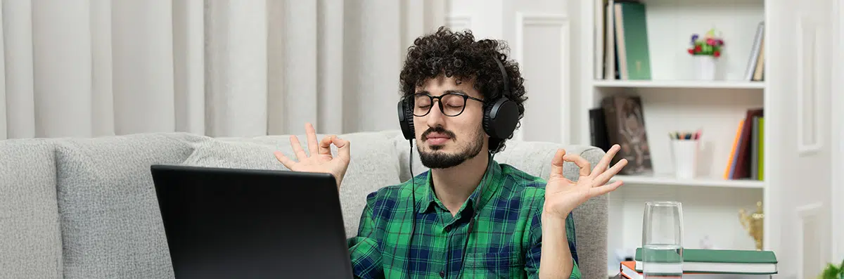 Mental Well-being Tips for Students Managing Work and Online Education 